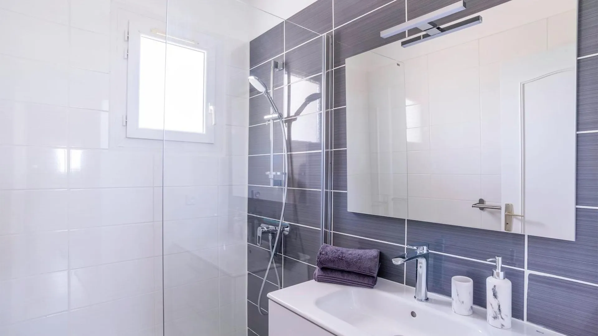 Bright Apartment For A Pleasant Stay In Ιέρ 0*,