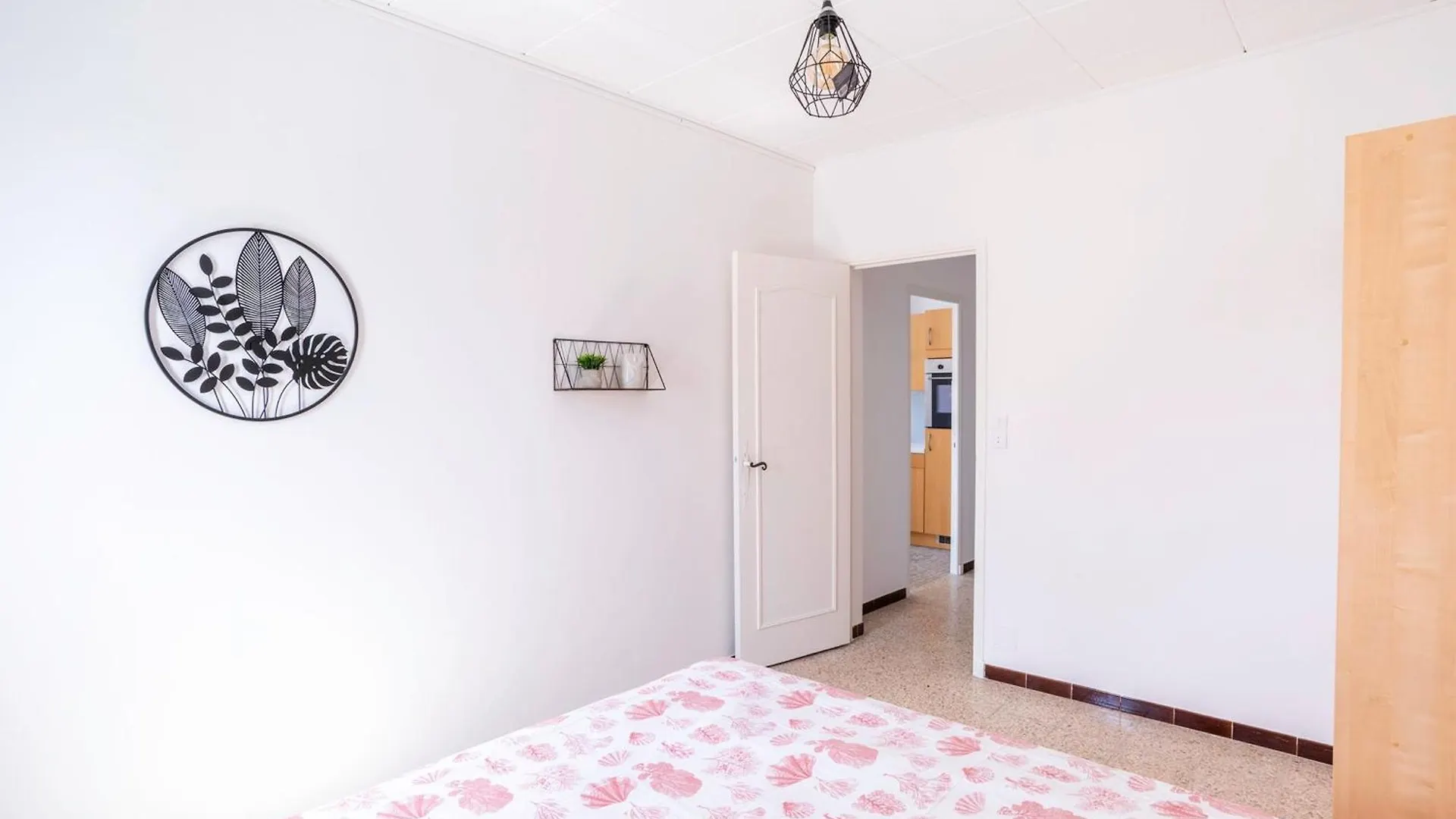 Bright Apartment For A Pleasant Stay In Ιέρ