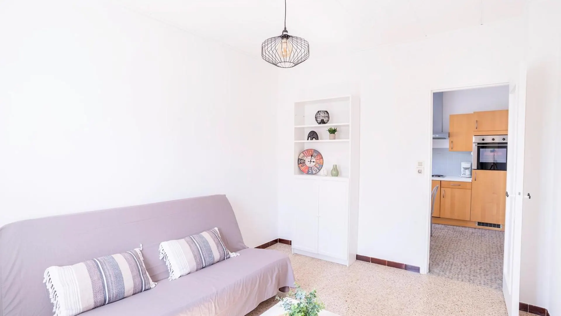 Bright Apartment For A Pleasant Stay In Ιέρ